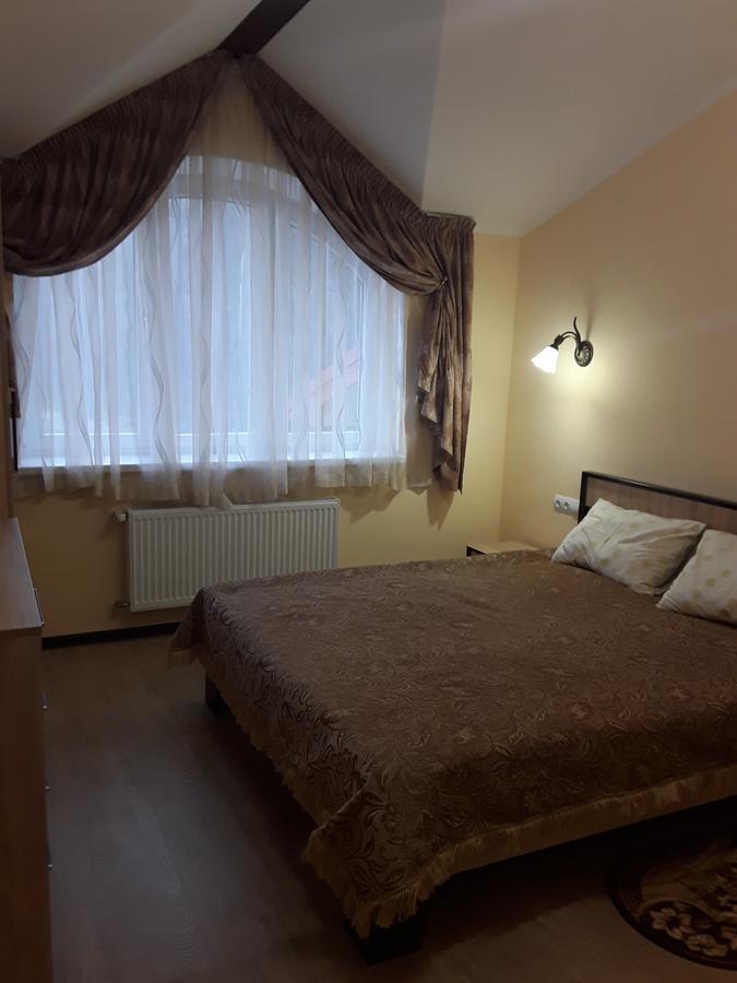 Gostynnyi Dvir Cottage Ternopil Exterior photo