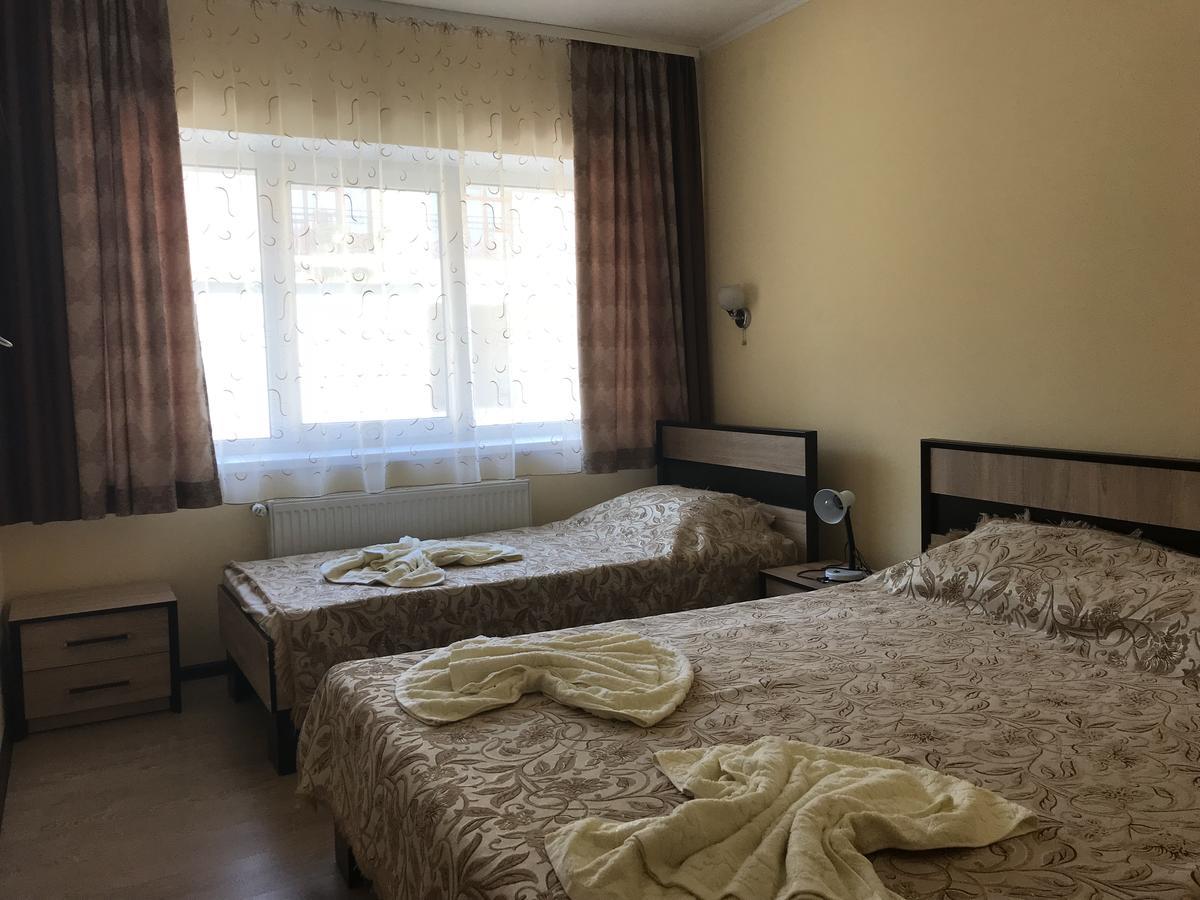 Gostynnyi Dvir Cottage Ternopil Exterior photo